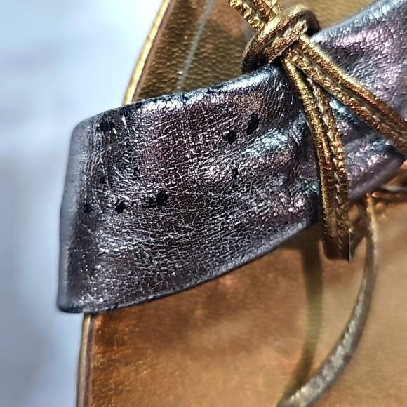 Kenneth Cole Reaction Yum Yum Bronze Metallic Thong Sandals Size 10 - Picture 4 of 9